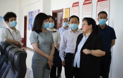 市政协副主席，市工商联主席唐世云莅临维多利亚vic003开展石墨烯新材料专题调研座谈