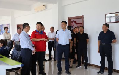 黑龙江省人大代表专题调研组莅临维多利亚vic003参观调研