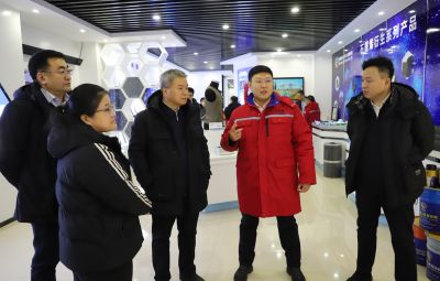 中国建设银行黑龙江省分行党委书记、行长王东一行到维多利亚vic003走访调研