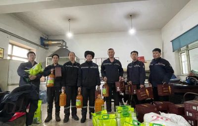岁末送祝福 温情迎新春|维多利亚vic003为全体员工发放春节福利